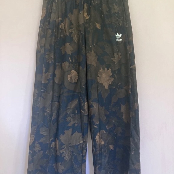 Adidas BNWT wide leg slouchy all over leaf camo pantaloon pants size 12 RARE - Picture 5 of 10